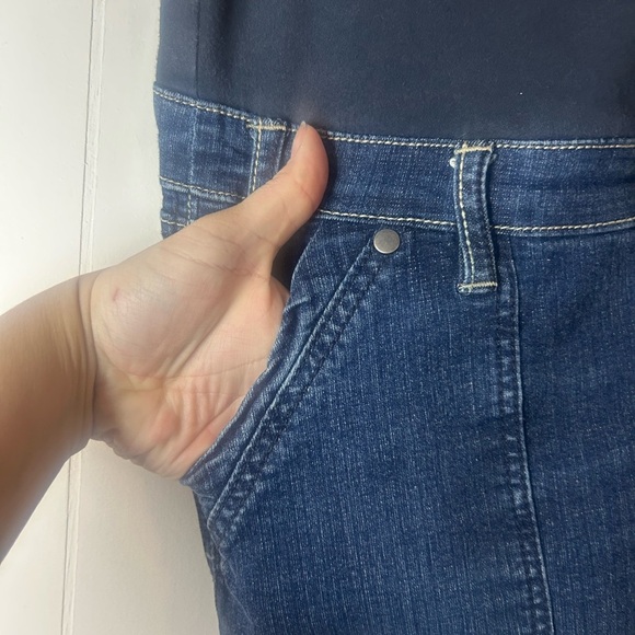 Thyme size XS Maternity Denim Short shorts. High stretchy support tummy support - Picture 4 of 7